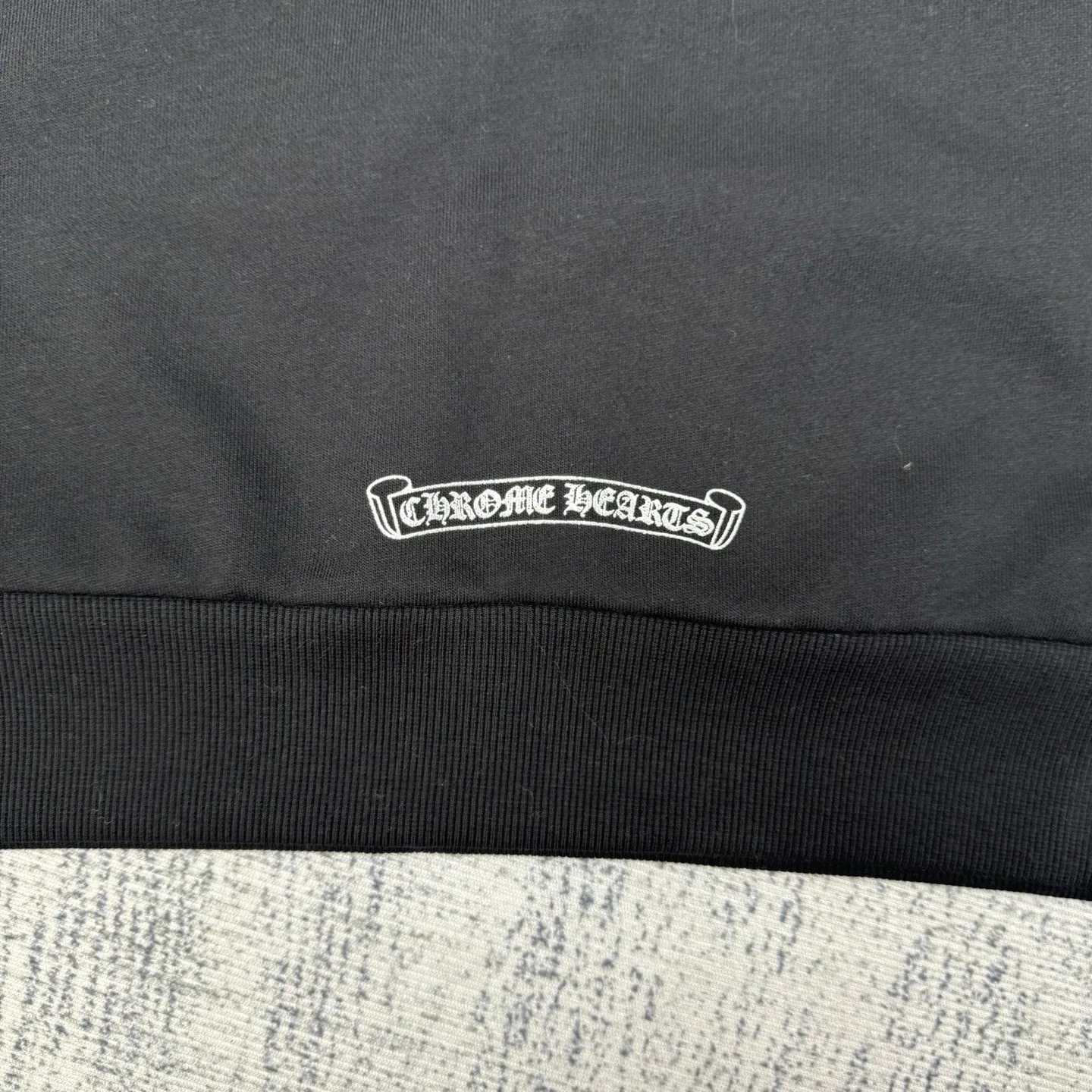 P400 Chrome Herat 25 1988 limited Sanskrit printed hooded sweatshirt Size: S/M/L The fabric is made of fleece 420g cotton. The printing uses a variety of printing processes. Thermosetting ink printing.